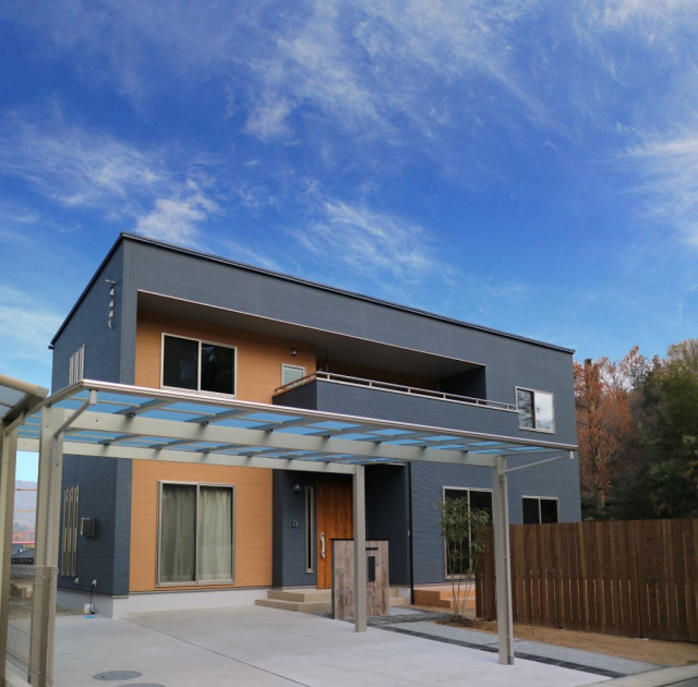 東広島市　注文住宅　重厚感と木を感じる家