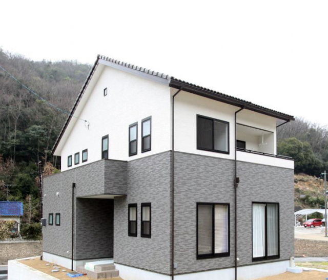 三原市　注文住宅　ロフトのある洋風瓦の家