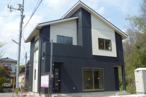 東広島市　注文住宅　シャープなカラーの家